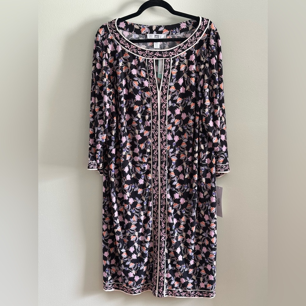 Black and White Casual Dress with 3/4 Sleeves and Crew Neck